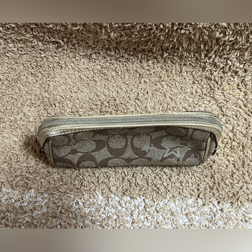 Coach mini poppy pouch - Picture 3 of 10